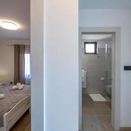 Lovric With Wellness 1 Apartment