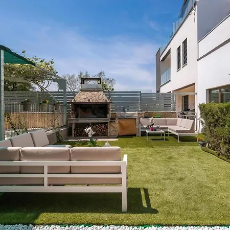 Lovric With Wellness 1 Apartment *